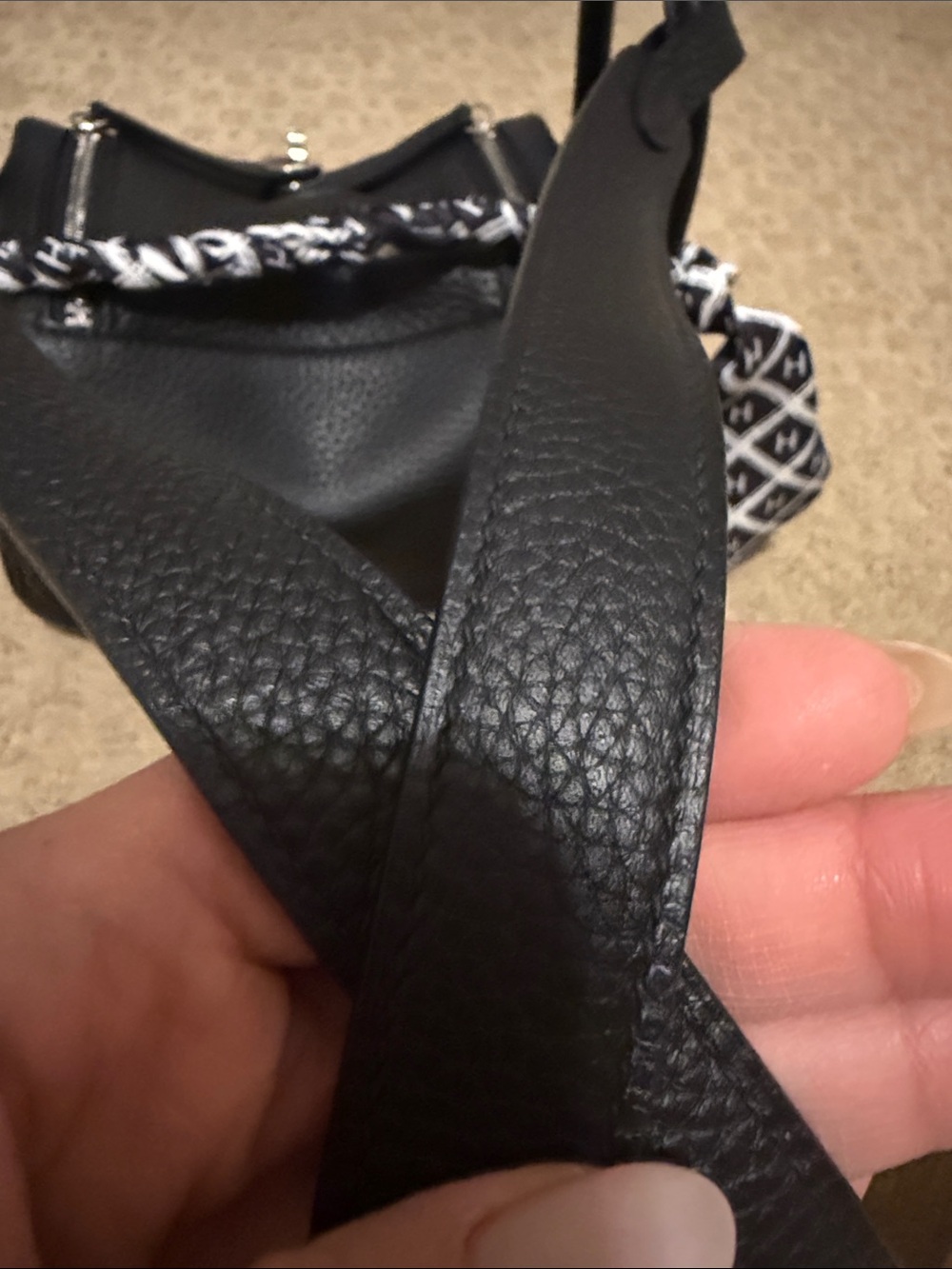 Pebbled Black Leather Crossbody with Silver Turn-Lock. Soft leather - Picture 3 of 5